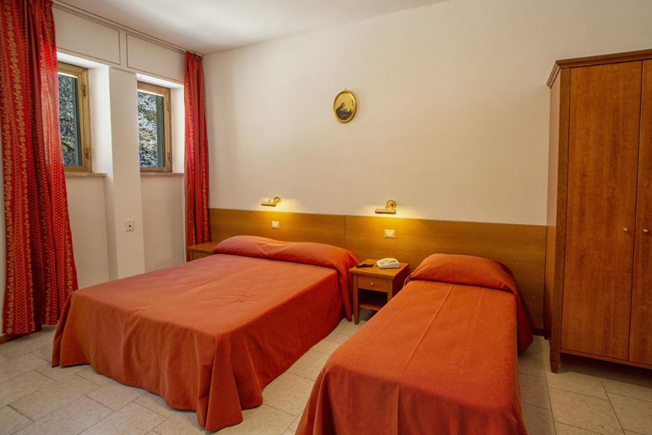 Hotel Roccaporena & La Margherita Cascia Exteriör bild