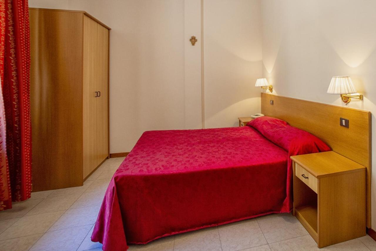 Hotel Roccaporena & La Margherita Cascia Exteriör bild