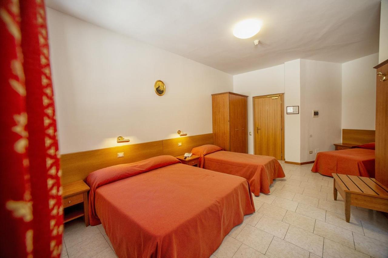 Hotel Roccaporena & La Margherita Cascia Exteriör bild