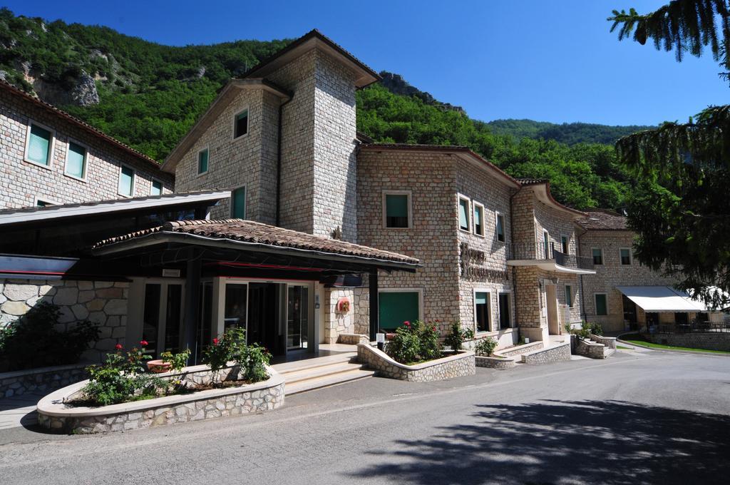Hotel Roccaporena & La Margherita Cascia Exteriör bild