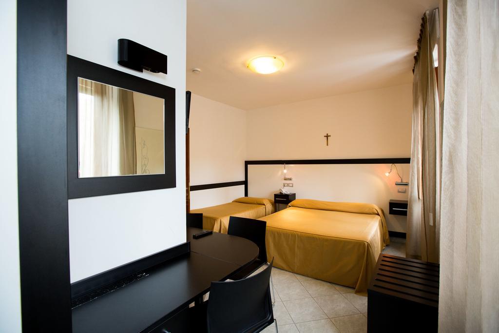 Hotel Roccaporena & La Margherita Cascia Exteriör bild